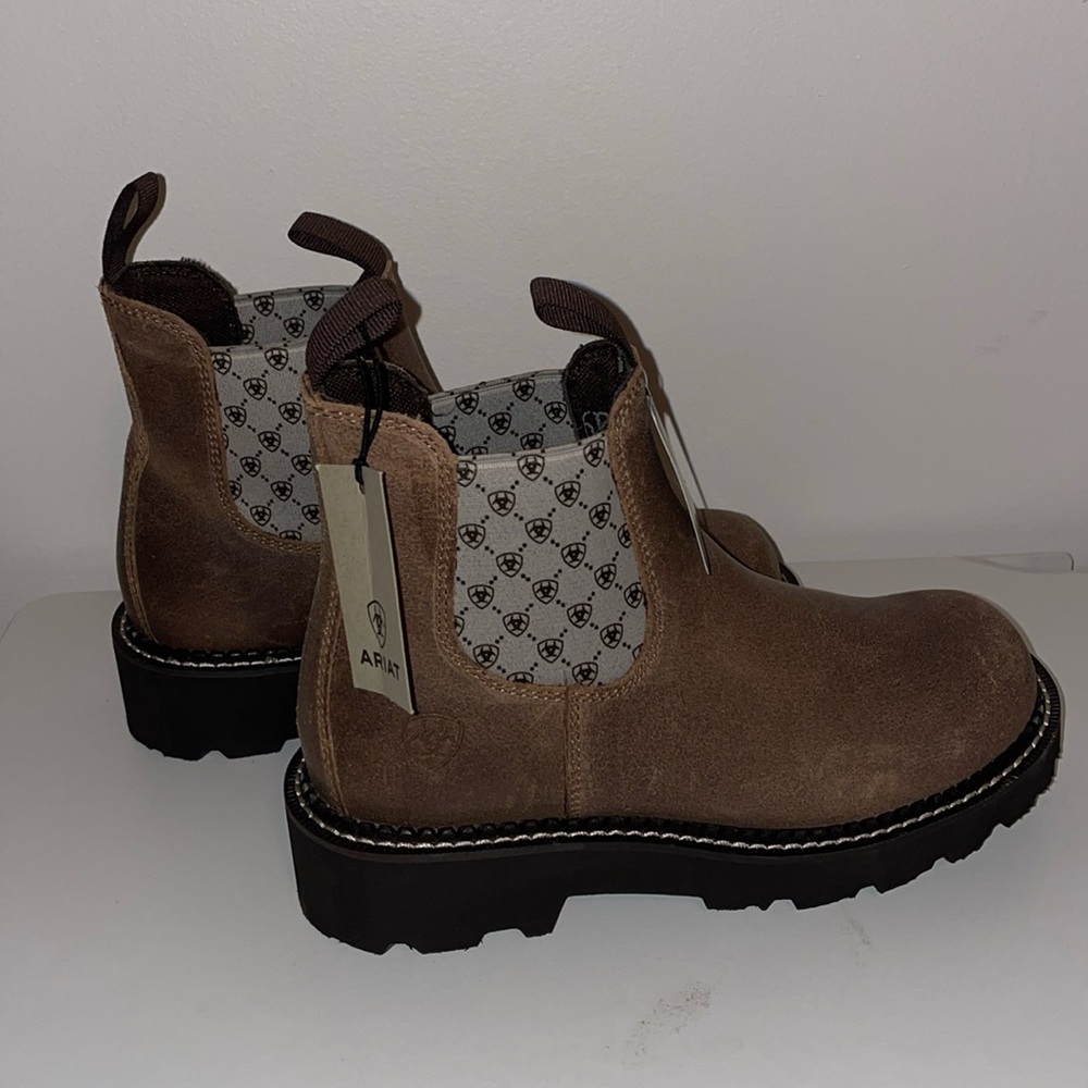 NWT Ariat Women’s Fatbaby Twin Gore Antique Mocha Suede Size 6